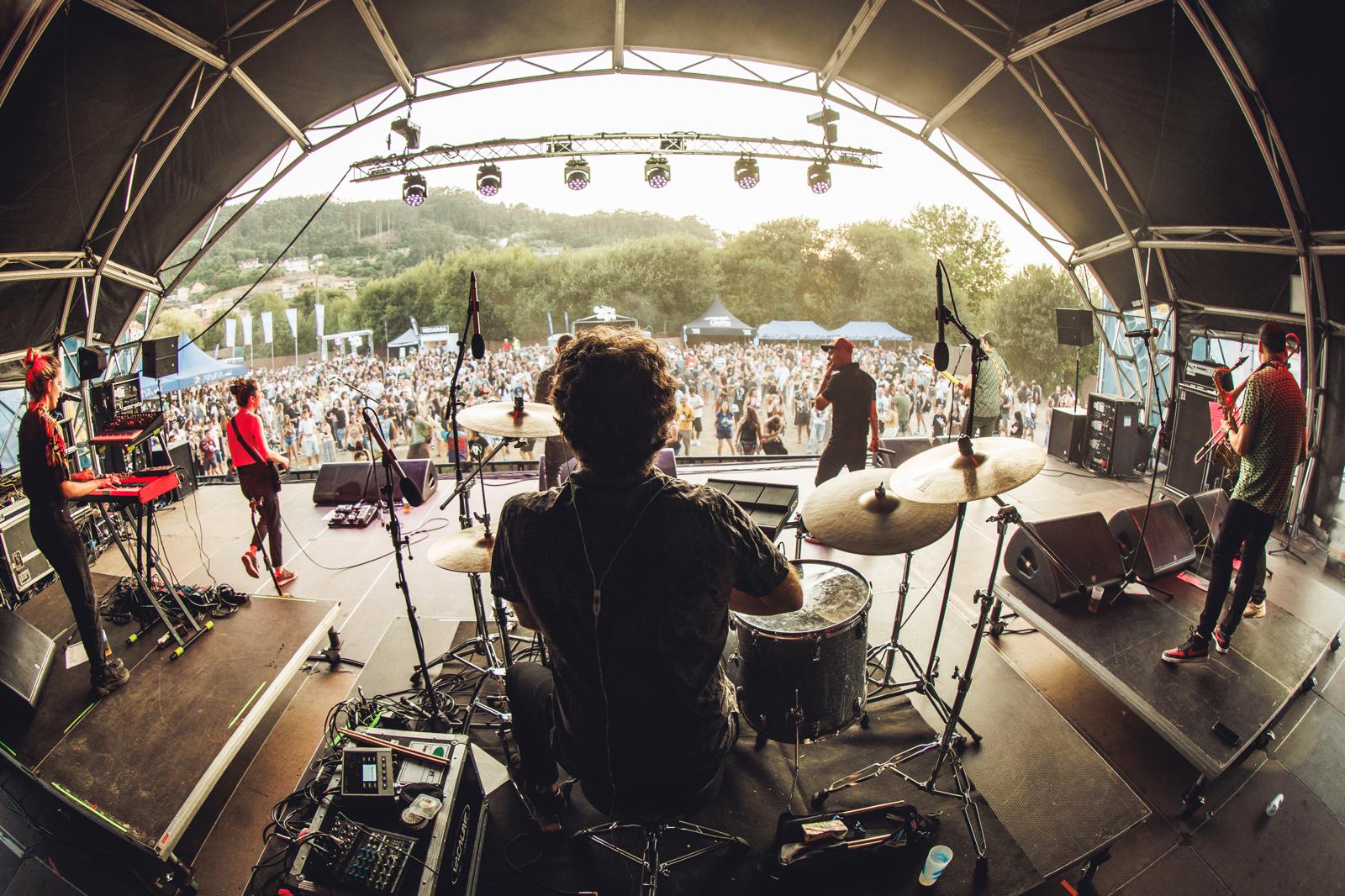 Muyayo Rif actuando en directo.